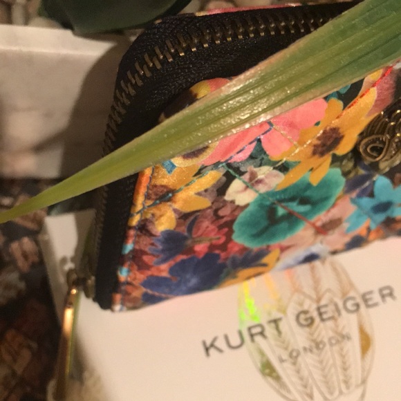 KURT GEIGER Small Zip Around Wallet Nylon Floral OPEN MISCELLANEOUS - Picture 6 of 17